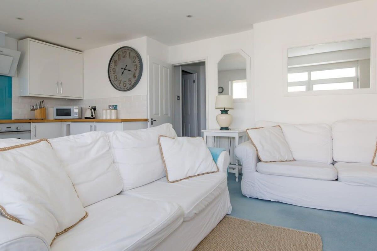 Two Bed Seafront Escape In East Wittering 아파트 외부 사진
